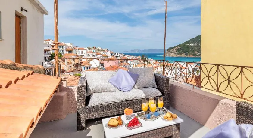 Skopelos Arbaroriza House with sea view - Image 1