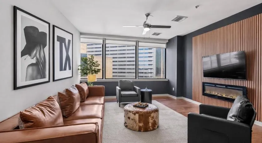 Luxury 17th Floor Downtown Dallas High-Rise with Free Parking, City Views, Pool & Gym - Image 1