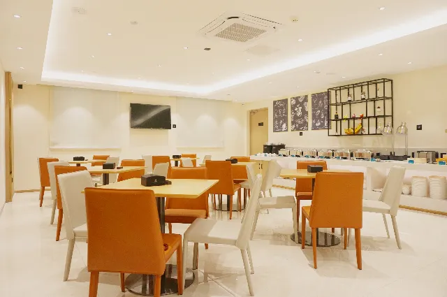 City Comfort Inn Zhanjiang International Trade Dingsheng Plaza - Image 1