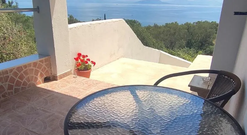 King size bed, Terra relaxa, Vista al mar, near Achilleio - Image 1
