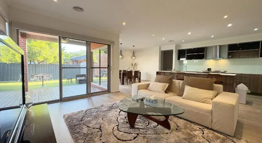 Stylish 4 Bedroom Family Home in Tarneit - Walk to Station and Tarneit Central - Image 1