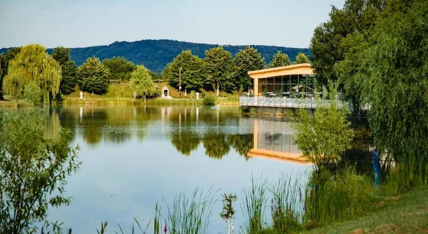 Camelot Resort - Image 1