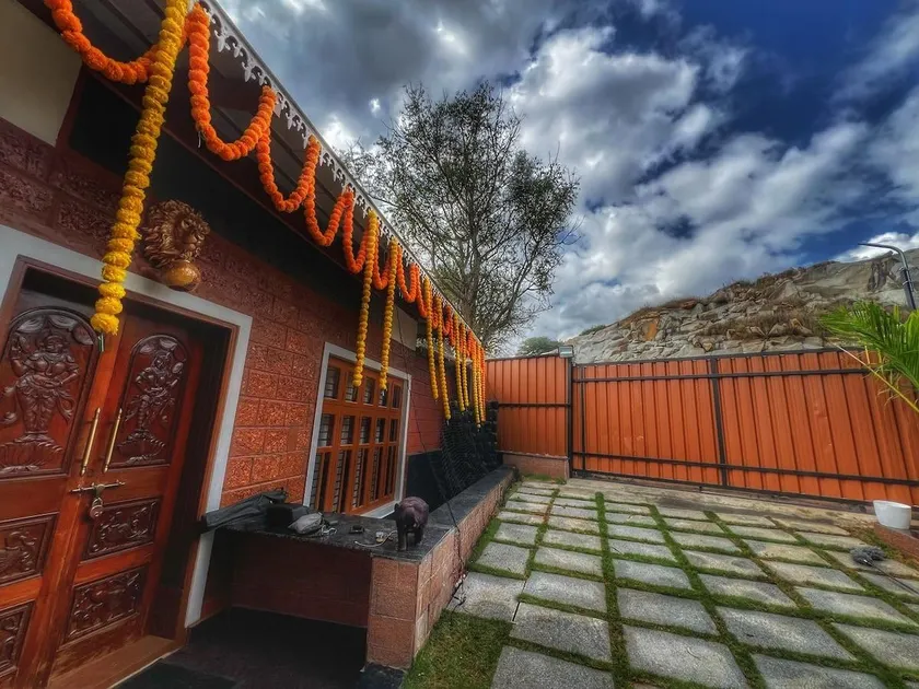 3bhk villa with Indoor pool. - Image 1