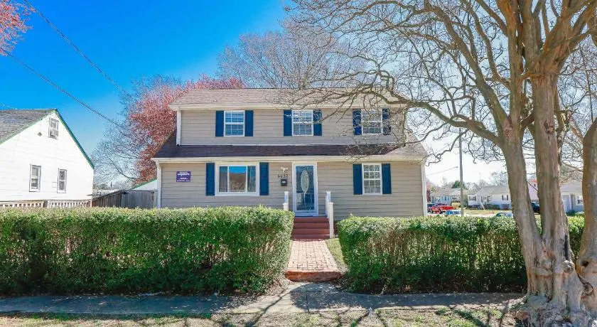 Sojourn Spacious Family Retreat with Fenced Backyard - Image 1