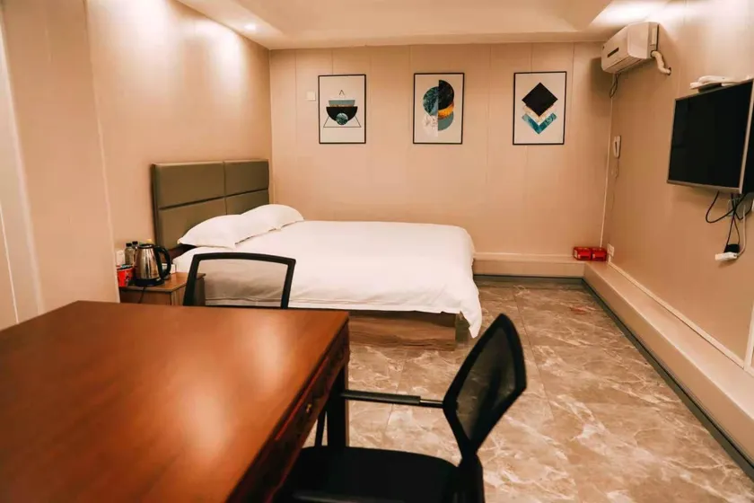 Tianyu Holiday Hotel - Image 1