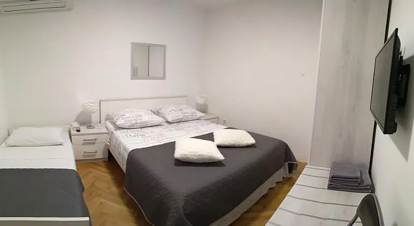 Rooms Ive - Image 1