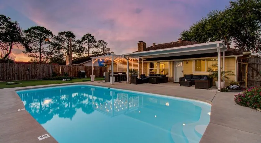 Your Houston Vacation Getaway 3-BD Pool Patio - Image 1