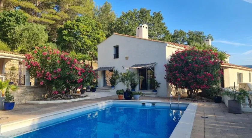 Villa Manoe - Image 1