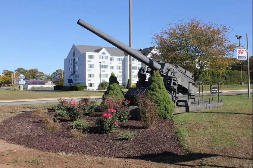 Groton Inn & Suites - Image 1