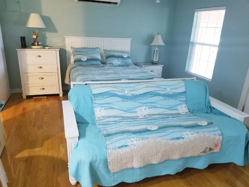 Coastal Cottage Bay House - Image 1