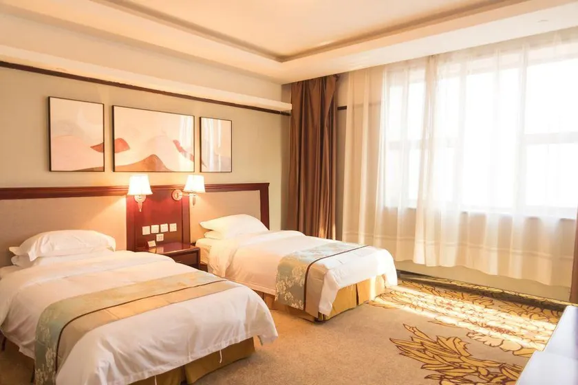 Changsheng International Hotel - Image 1