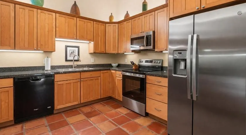 Relaxing Stay Near Beach & SRQ Airport - Image 1
