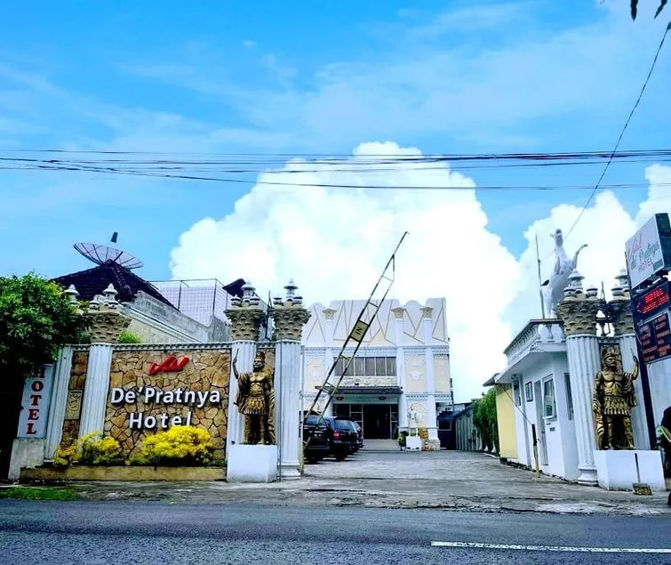 Votel Hotel De'Pratnya Kediri - Image 1