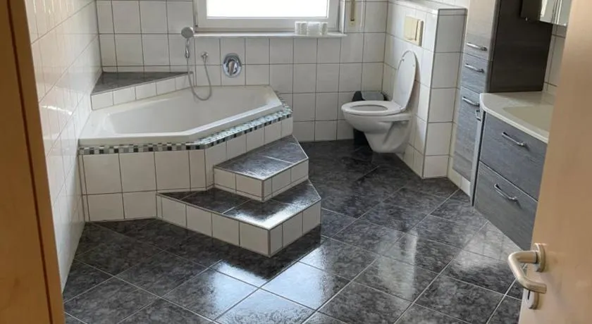 Neubau Schmidt 4 Zimmer KASSEL Premium Qualität keine Parkplatz gebühren - Image 1