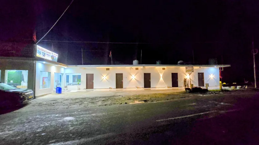 The Royal queen Hotel - Image 1