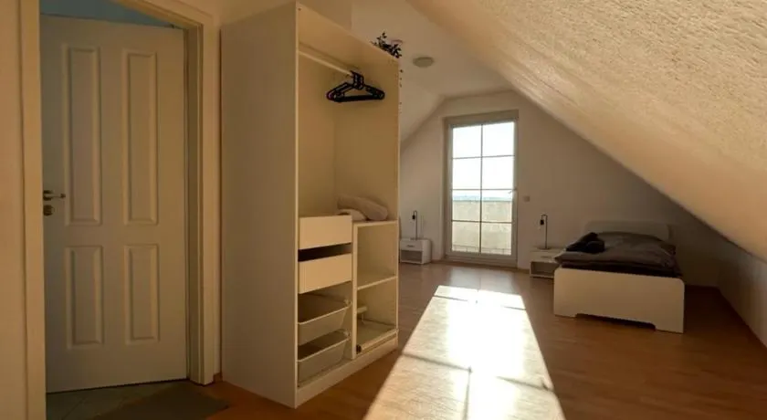 Parkplätze, Einzelbetten, 2 Balkone, fast Wi-Fi 100 Mbit, Homeoffice, Aufzug, lichtdurchflutet, Panoramablick - Image 1