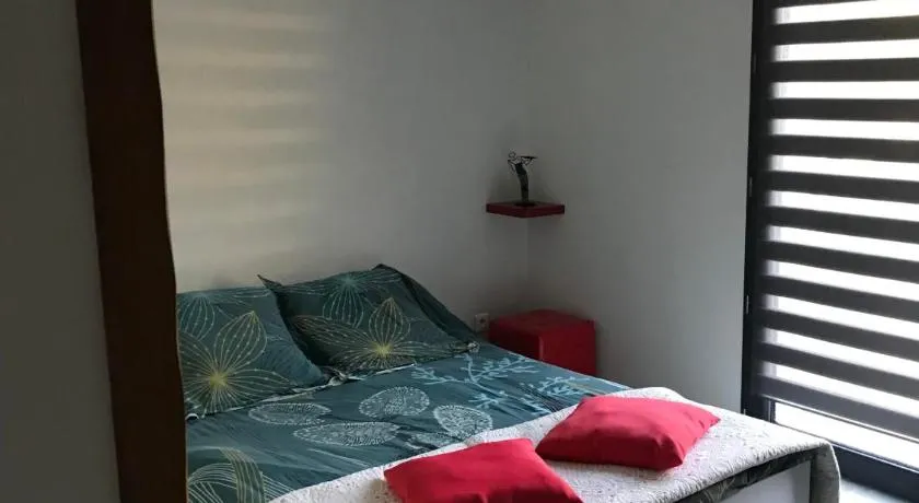 Chambre indépendante privée avec salle de bain - Image 1