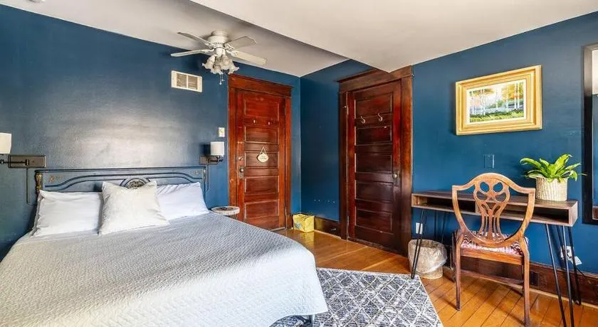 Charming Room in Capitol Hill - Foxglove Inn Rm 7 - Image 1