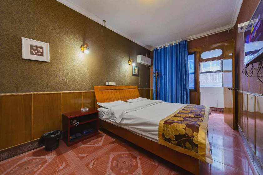 Wantong Hotel - Image 1