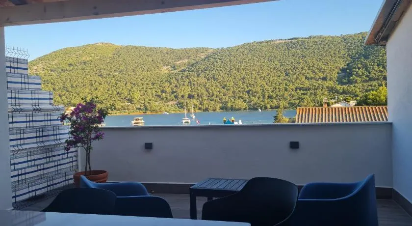 Apartmani Mlinar - Two bedroom apartment with seaview - Image 1