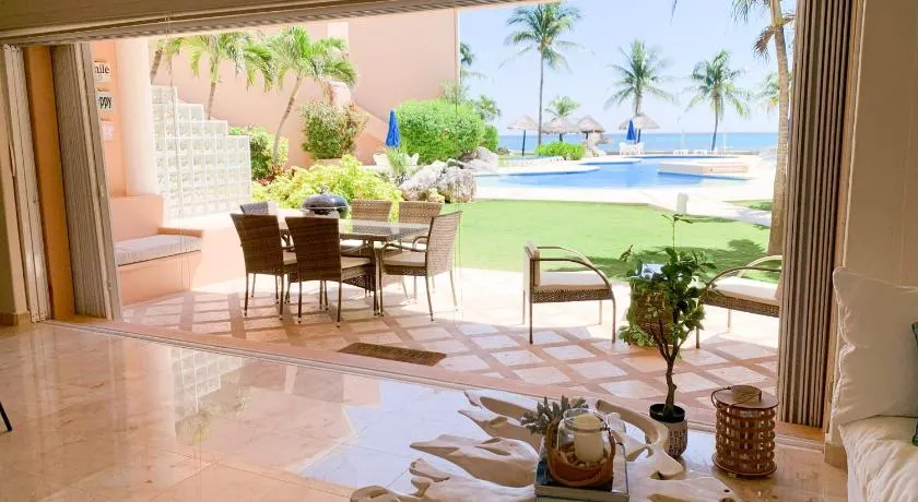 Beachfront Breathtaking Views Puerto Aventuras - Image 1