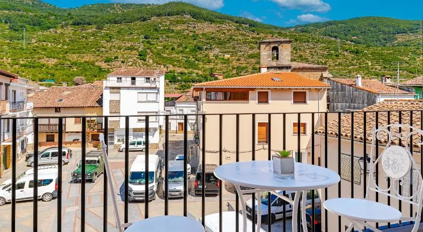 Encantos del Jerte Apartamentos - Image 1