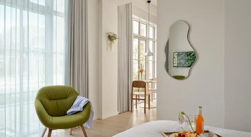 Flora Apartment Hotel - Image 1