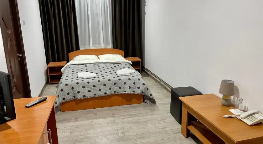 Hotel Tata Si Fii - Image 1