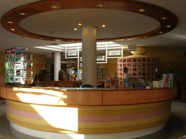 Apartamentos El Trebol - Image 1