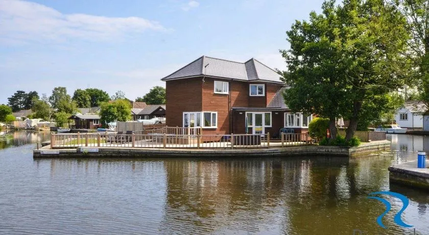 Bure Banks in the heart of Wroxham - Image 1