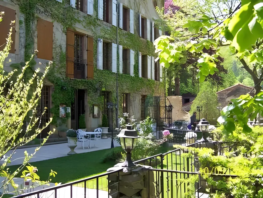 Logis Hostellerie Du Grand Duc hôtel restaurant - Image 1