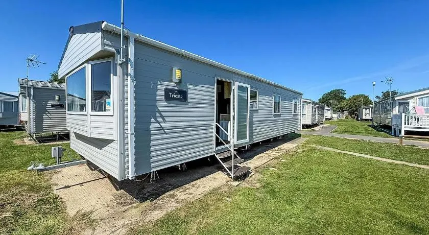 Superb Caravan At Dovercourt Park, Sleeps 8 Ref 44202C - Image 1