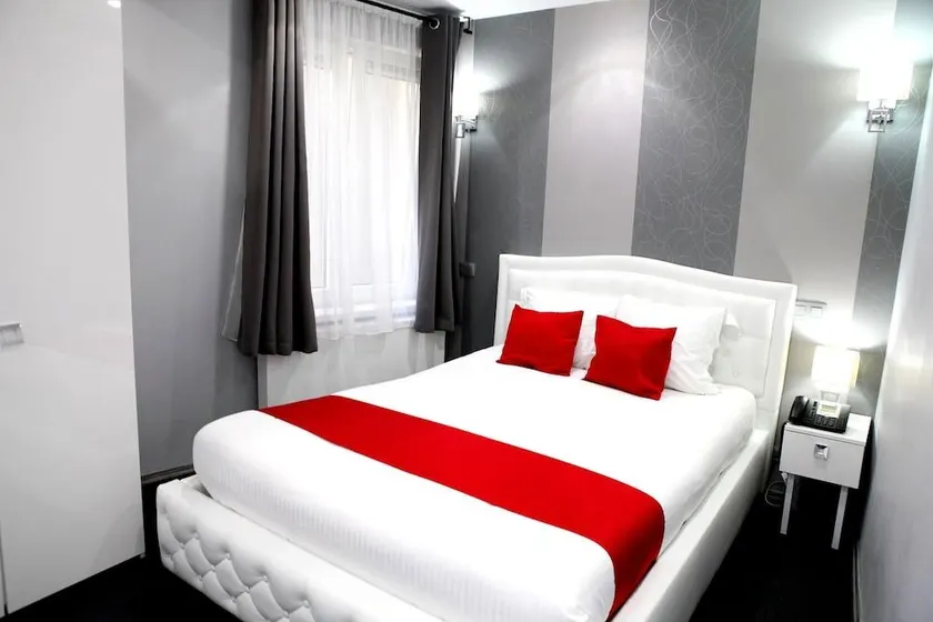 ARES BUDGET HOTEL - Image 1