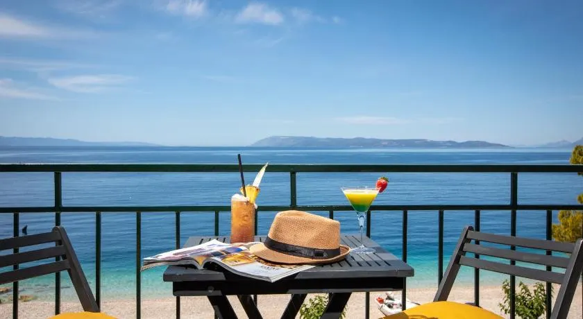 BEACH APARTMENT - Image 1