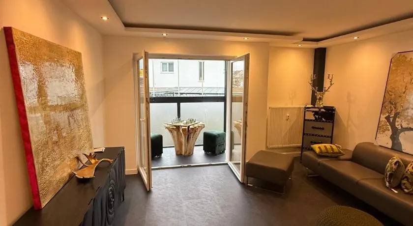 EM Elegance Apartment I 2 Schlafzimmer I Balkon & Parkplatz I Nürnberg - Image 1