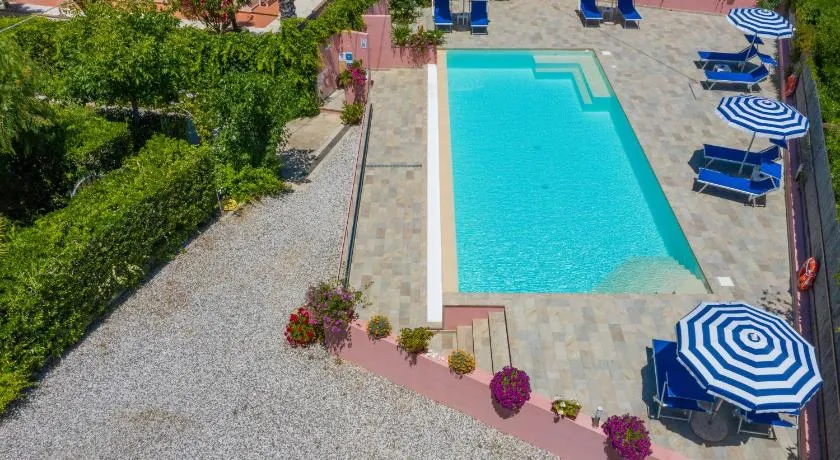 Elbaloves Appartaments Villa - Image 1