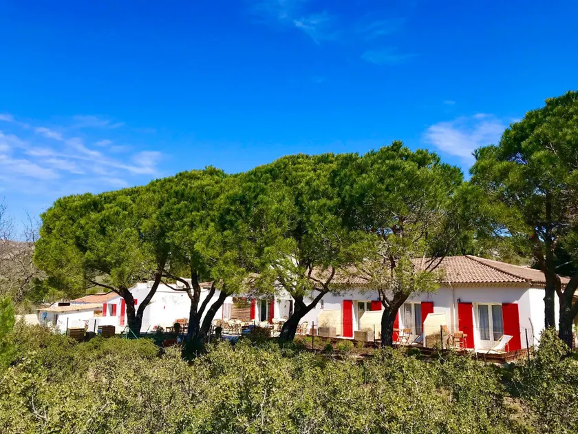 LES VOLETS ROUGES - Hôtel Cassis - Situé dans le Parc National des Calanques - Parking Gratuit - Image 1