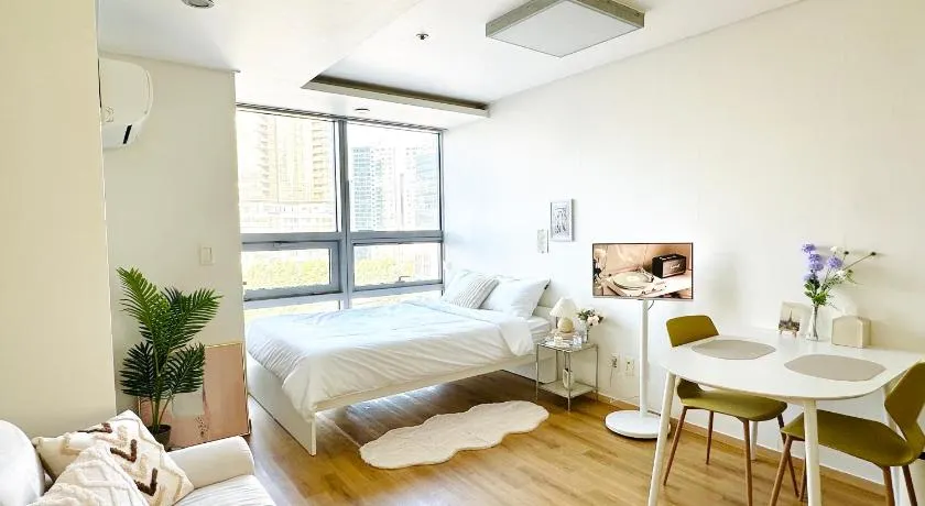 Modern Studio House- Gongdeok station 1min walk - Image 1