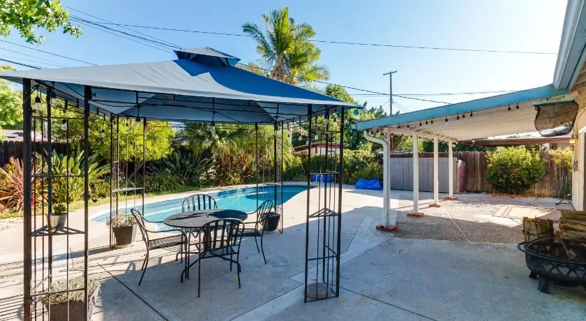 4 Bedroom West Hills Charmer with Pool and Jacuzzi - Image 1