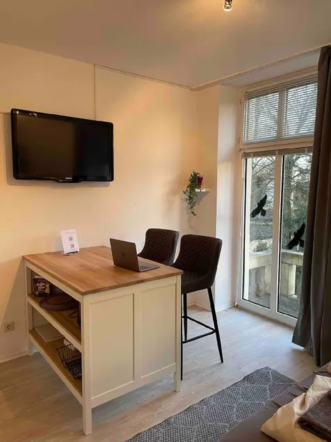 Apartment with balcony overlooking the saline - Image 1