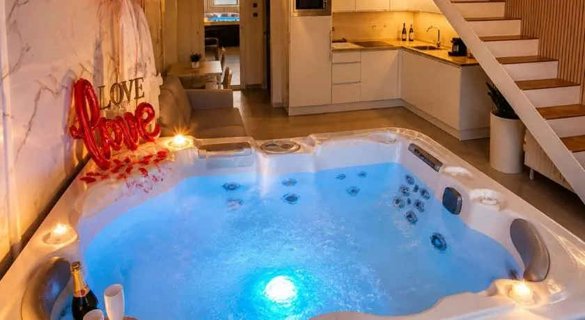 Villa Bono Romantic Suite & Private Jacuzzi - Image 1