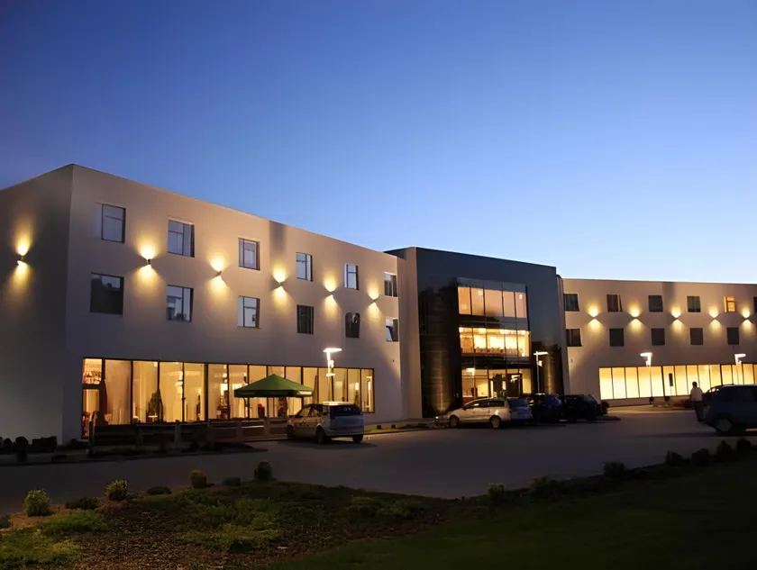 Hotel Hi-Fi Spa - Image 1