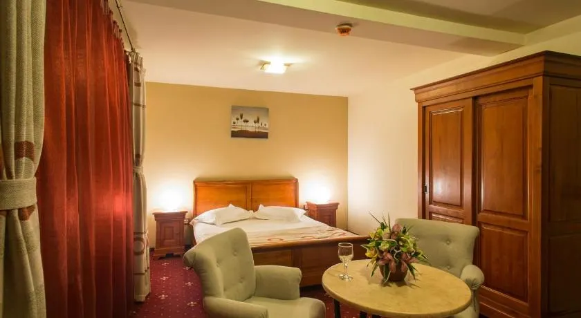 Red Hotel - Image 1