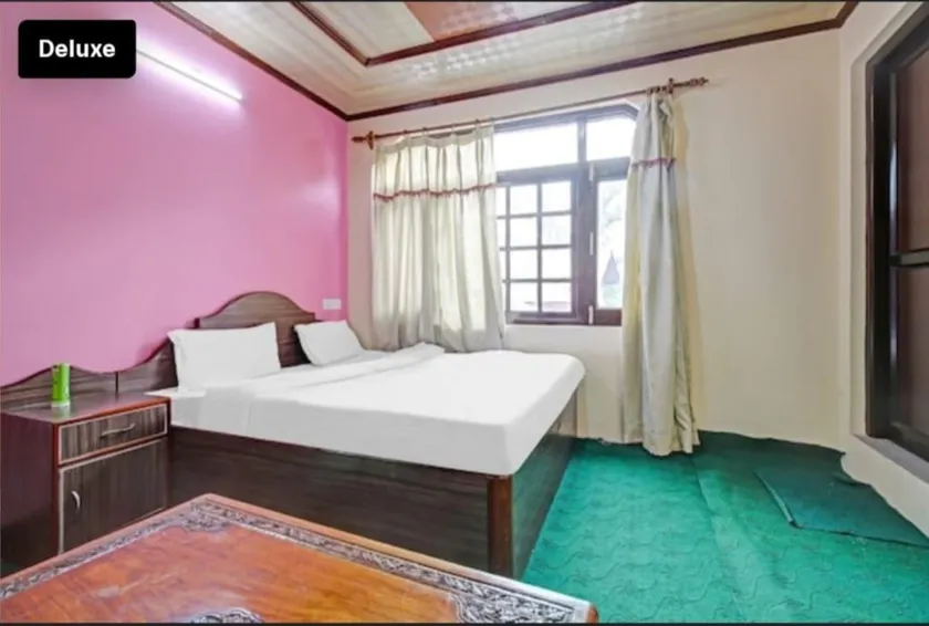 Nishat Lake view resorts Srinagar - Image 1