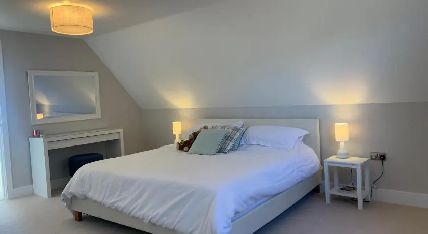 1-Bed - Sleeps 2 - Pet Friendly w Parking - Image 1