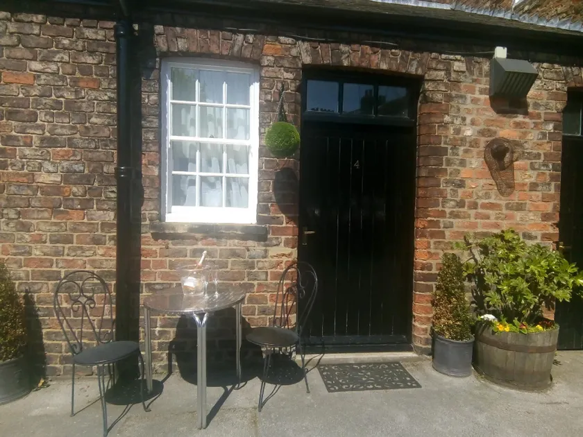 Masons Arms - Image 1