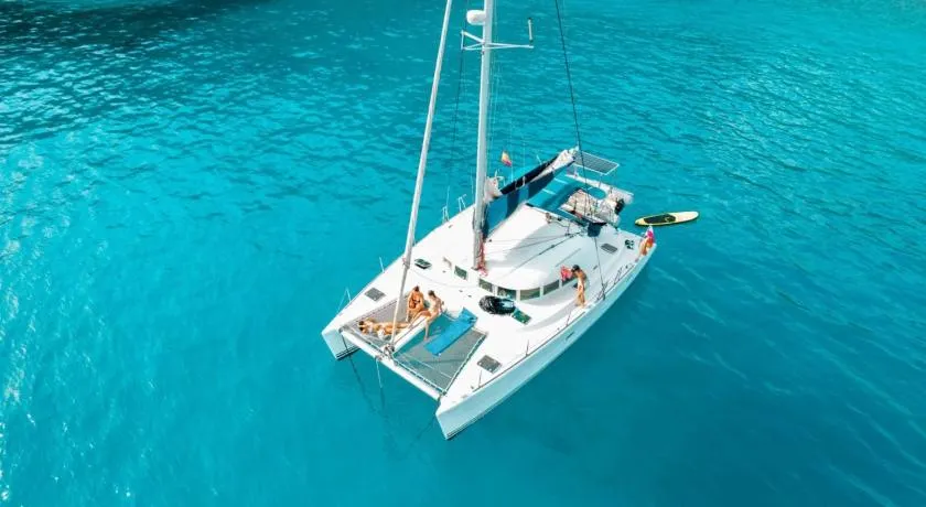 Activado Un día en catamarán de Ibiza a Formentera - Image 1