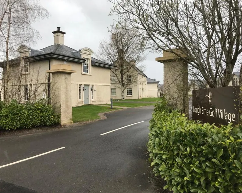 Maison-Prestige-SDB privée avec baignoire-Vue sur le golf - Image 1
