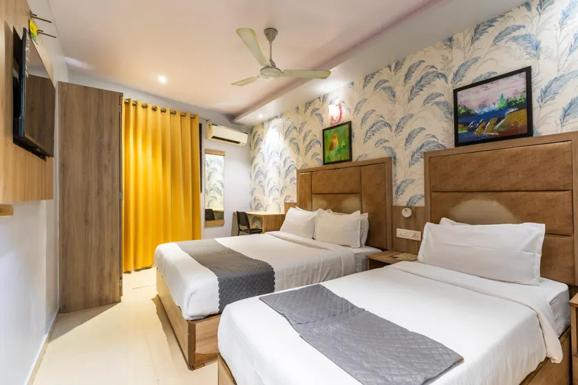 Hotel Lotus Grand - Image 1