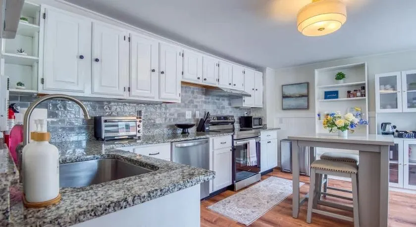 Spacious 6BR close to Portsmouth beaches and UNH - Image 1